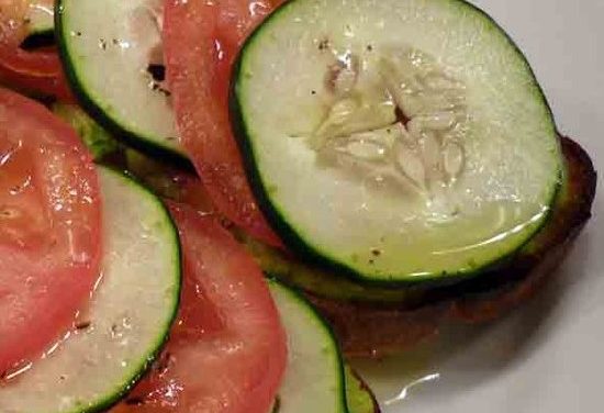 Open Sandwich(Cucumber and Tomato)